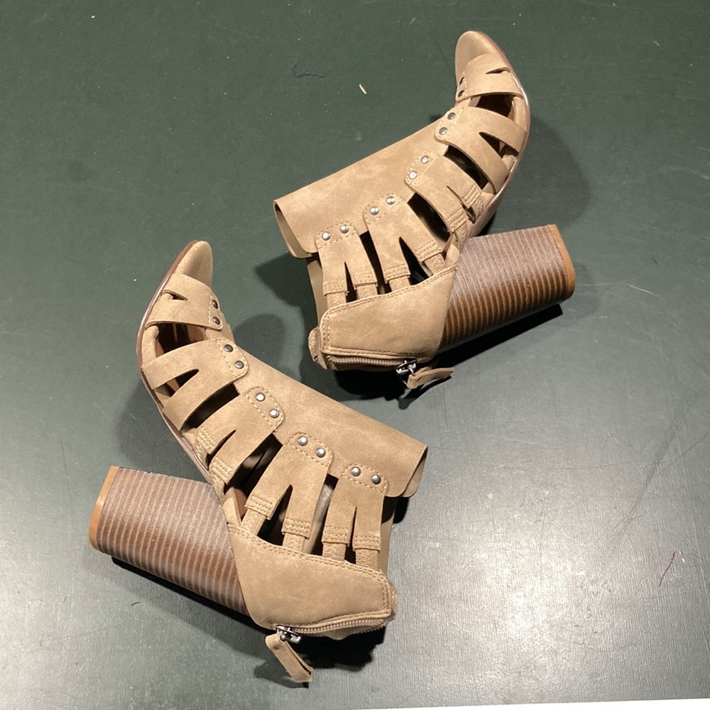 NWOT SEXY INDIGO RD Cutout BOOT SHOES Sz 5M; Tan Suede; Open Toe; Zipper entry